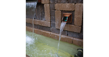 oase-waterspuwer-in-de-muur-waterkraan-koper
