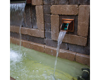 oase-waterspuwer-in-de-muur-waterkraan-koper