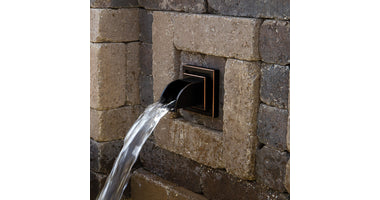 oase-waterspuwer-in-de-muur-waterkraan