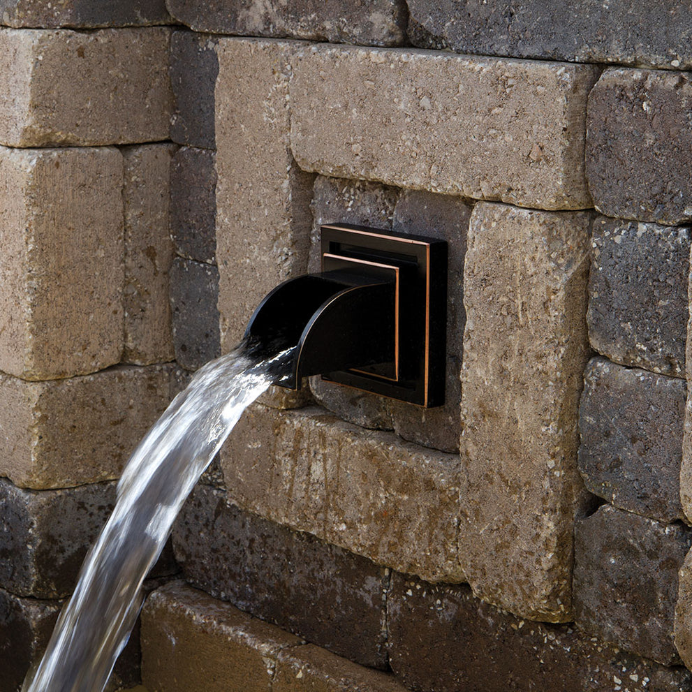 oase-waterspuwer-in-de-muur-waterkraan