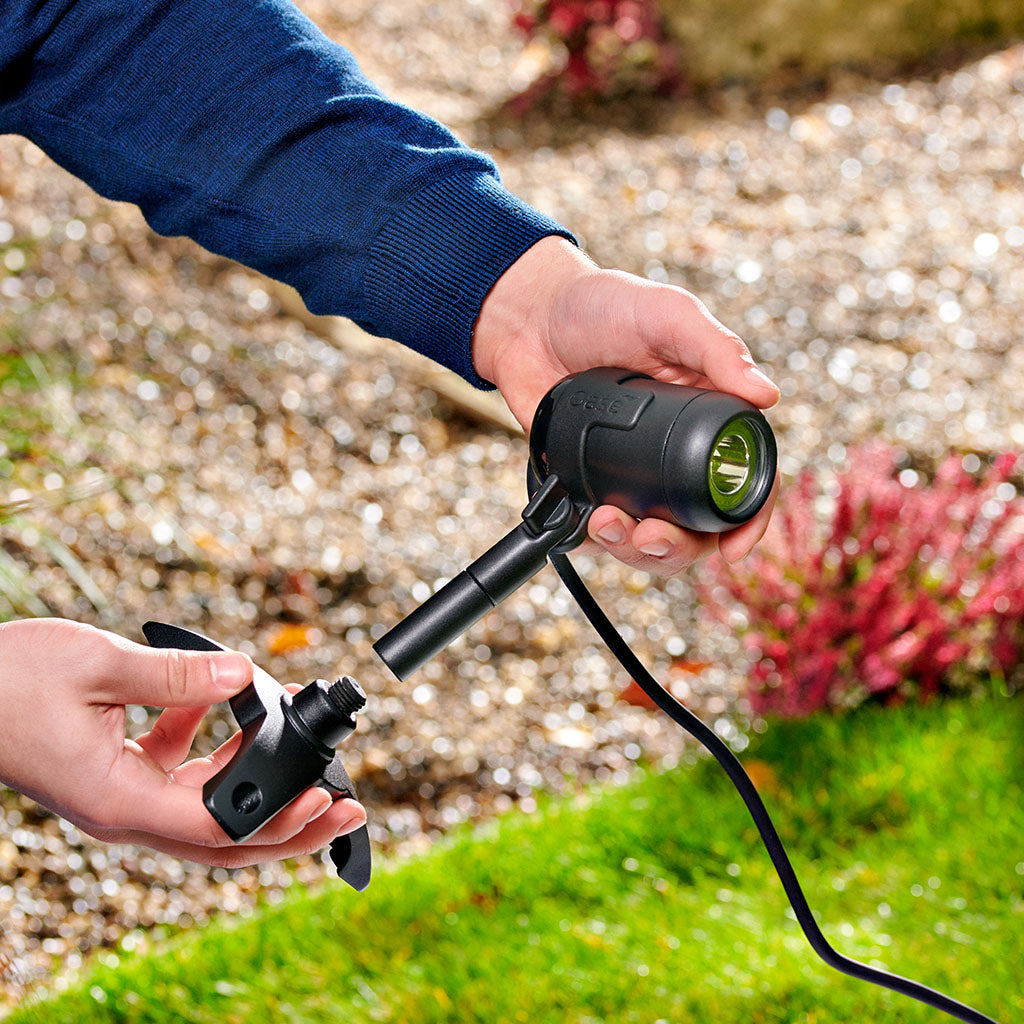 oase-lunaqua-connect-tuinspot-m-solo-wit-voet-sfeer