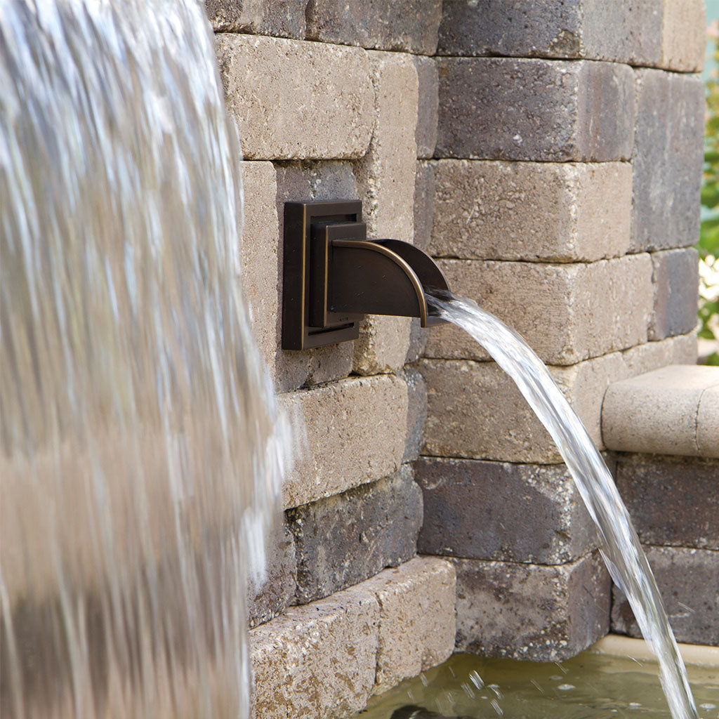 oase-waterspuwer-in-de-muur