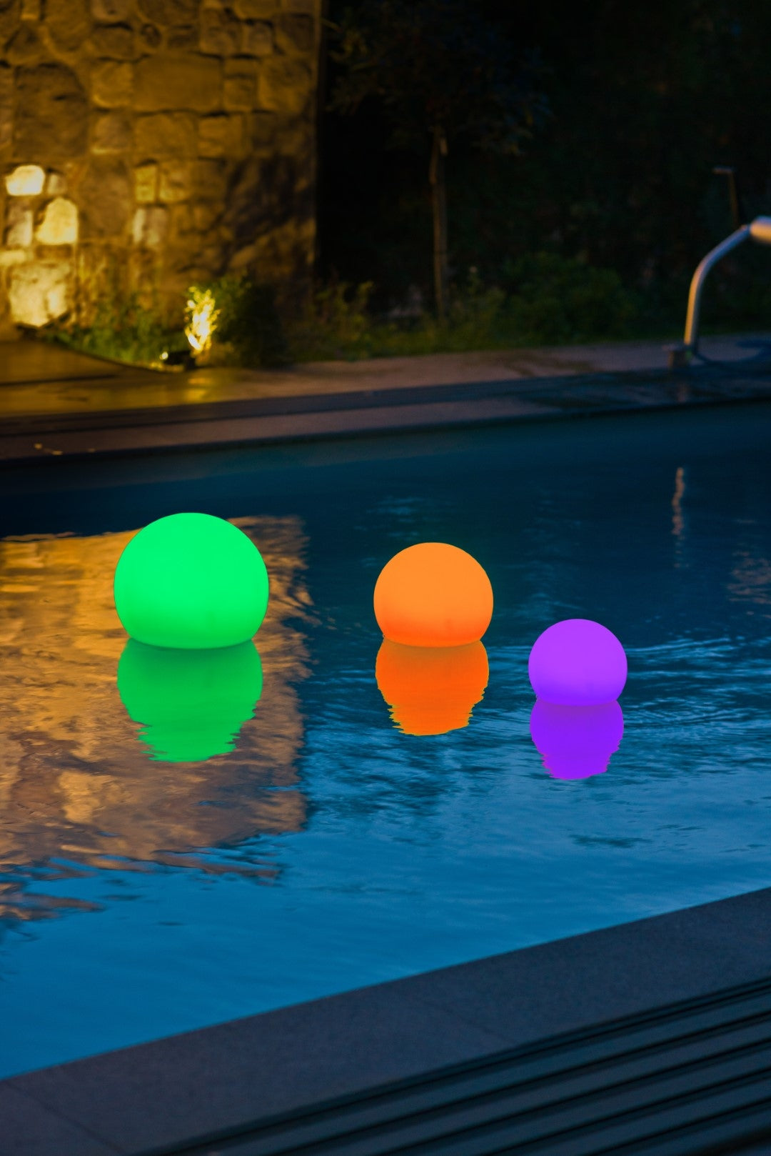 solar_lichtbol_-_drijvend_-_rgb_led_-_oplaadbaar_-_30cm._3